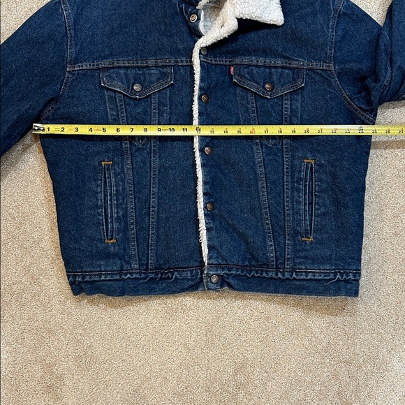 Vintage 80’s Levi's Men's Trucker 3 Denim Jacket with White Sherpa Lining - Picture 10 of 11